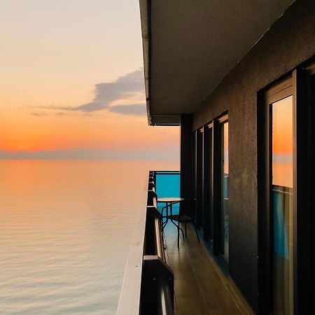 Black Sea Apartment In Orbi City Batumi Exterior foto